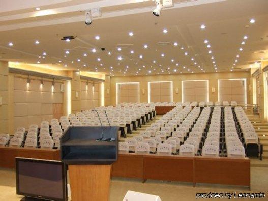 Garden City Hotel Ченду Зручності фото