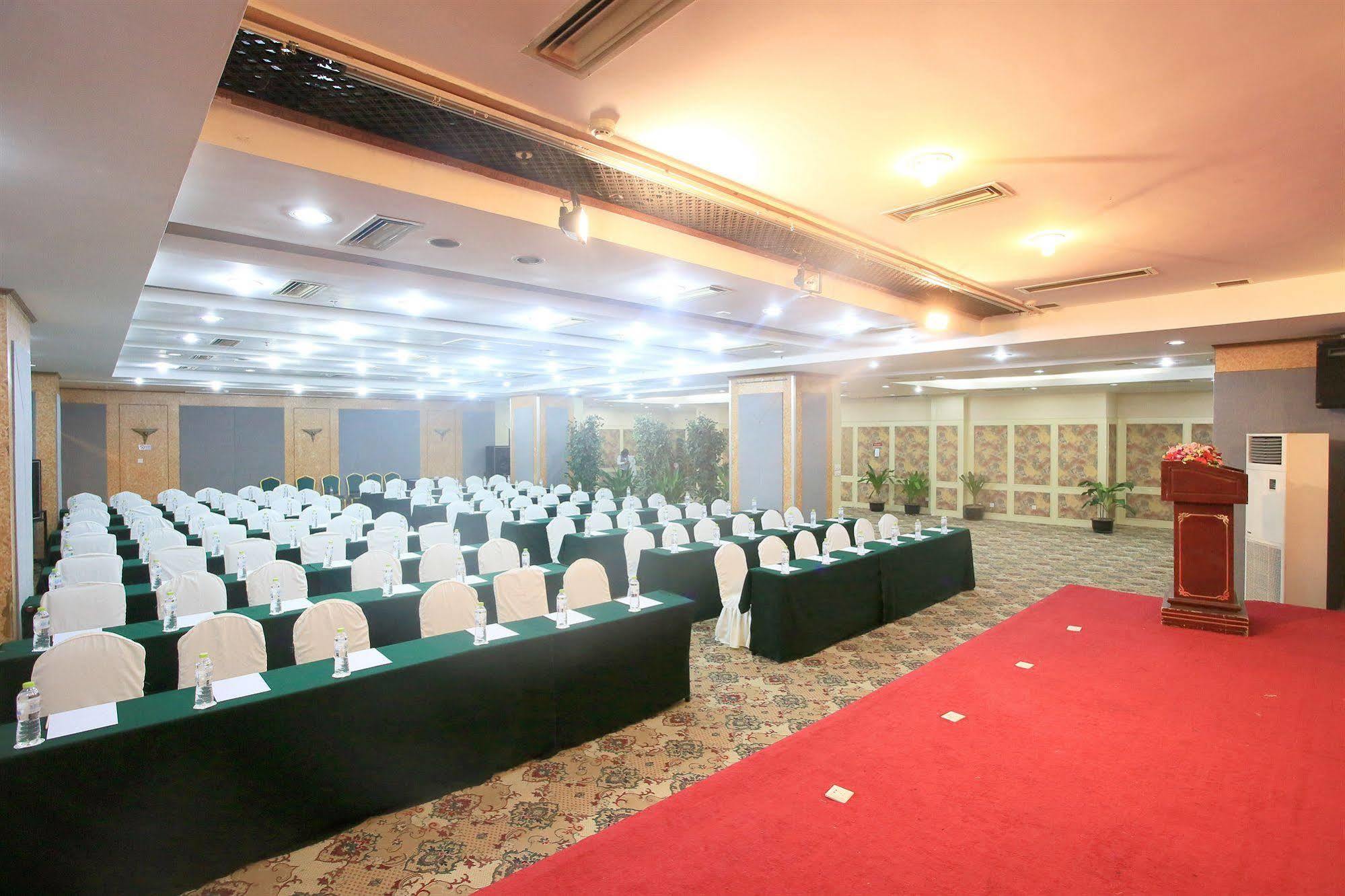 Garden City Hotel Ченду Екстер'єр фото